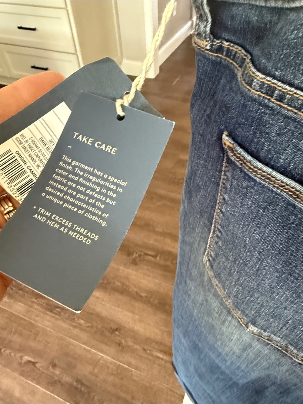Universal Thread NWT Midwash Blue Ladies Jeans with Patch Detail 18 W - Picture 5 of 7